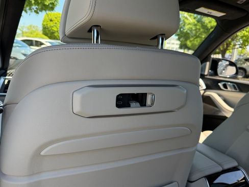 Used 2025 BMW X5 M60i AWD/4WD image 30