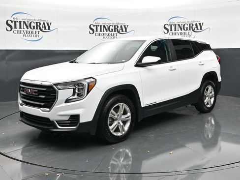 Used 2024 GMC Terrain SLE FWD image 3