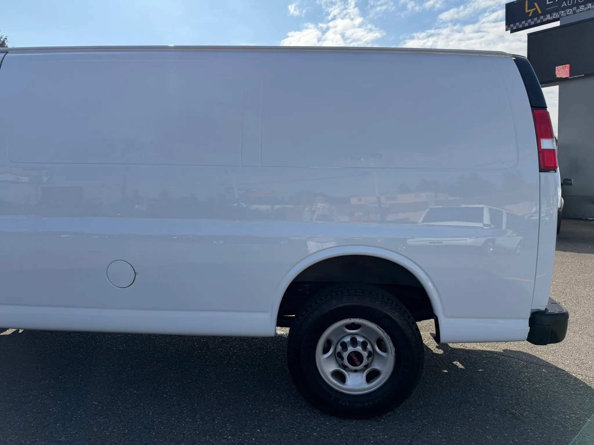 Used 2023 GMC Savana 2500 w/ Driver Convenience Package RWD image 8