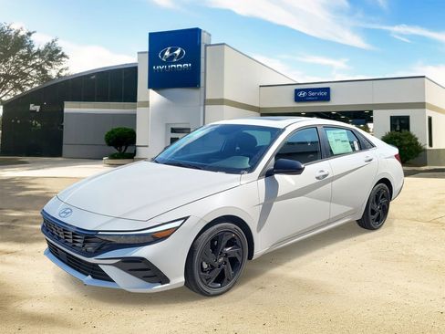 New 2026 Hyundai Elantra SEL Sport Premium FWD image 2