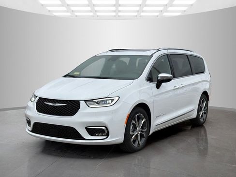 New 2026 Chrysler Pacifica Pinnacle w/ Trailer Tow Group image 7