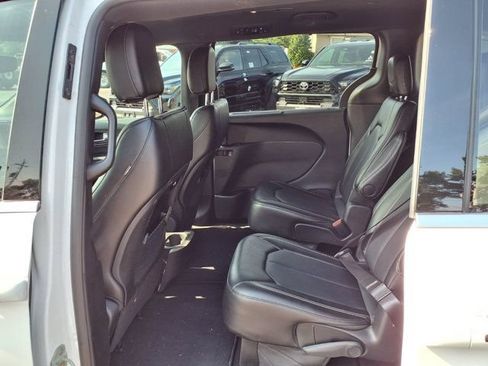 Used 2025 Chrysler Pacifica Select FWD image 22