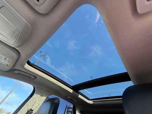 Used 2018 Ford Edge Titanium w/ Equipment Group 301A AWD/4WD image 5