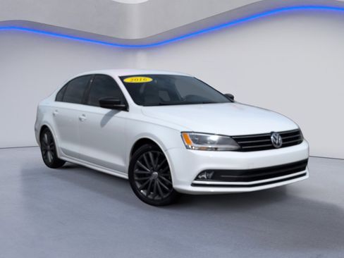 Used 2016 Volkswagen Jetta Sport FWD image 2