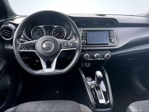 Used 2019 Nissan Kicks S image 8