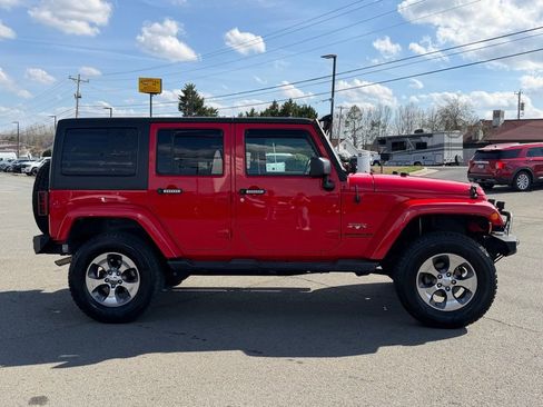 Used 2016 Jeep Wrangler Unlimited Sahara image 2