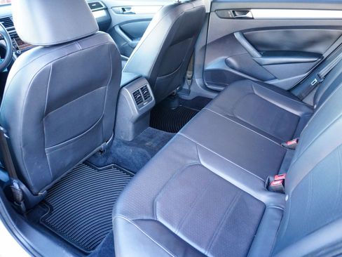 Used 2013 Volkswagen Passat 2.5 SE image 19