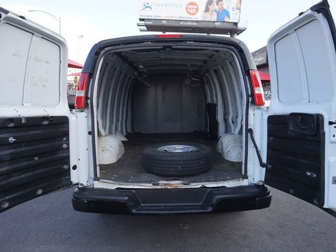 Used 2020 Chevrolet Express 3500 Extended w/ Driver Convenience Package RWD image 8