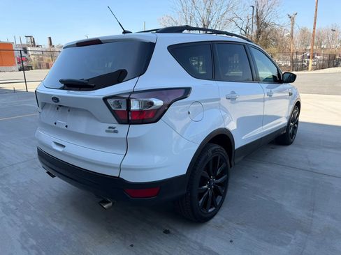 Used 2018 Ford Escape SE w/ SE Sport Appearance Package image 9