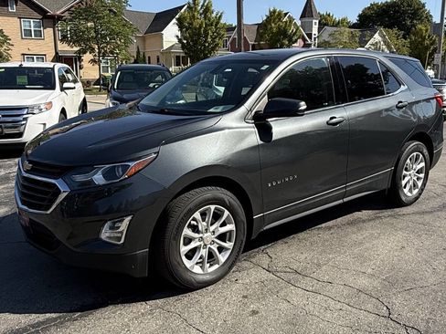 Used 2018 Chevrolet Equinox LT image 2