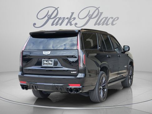 Used 2024 Cadillac Escalade V w/ LPO, ONYX Package AWD/4WD image 4