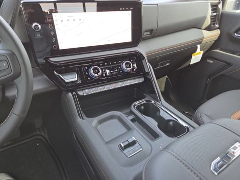 New 2026 GMC Sierra 2500 AT4 w/ AT4 Premium Plus Package AWD/4WD image 33
