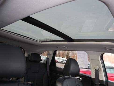 Used 2025 Kia Sorento SX image 34