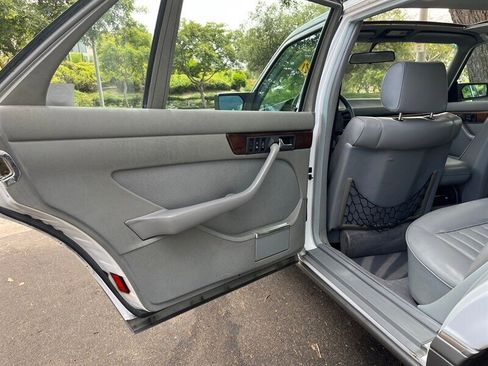Used 1987 Mercedes-Benz 560 SEL image 10
