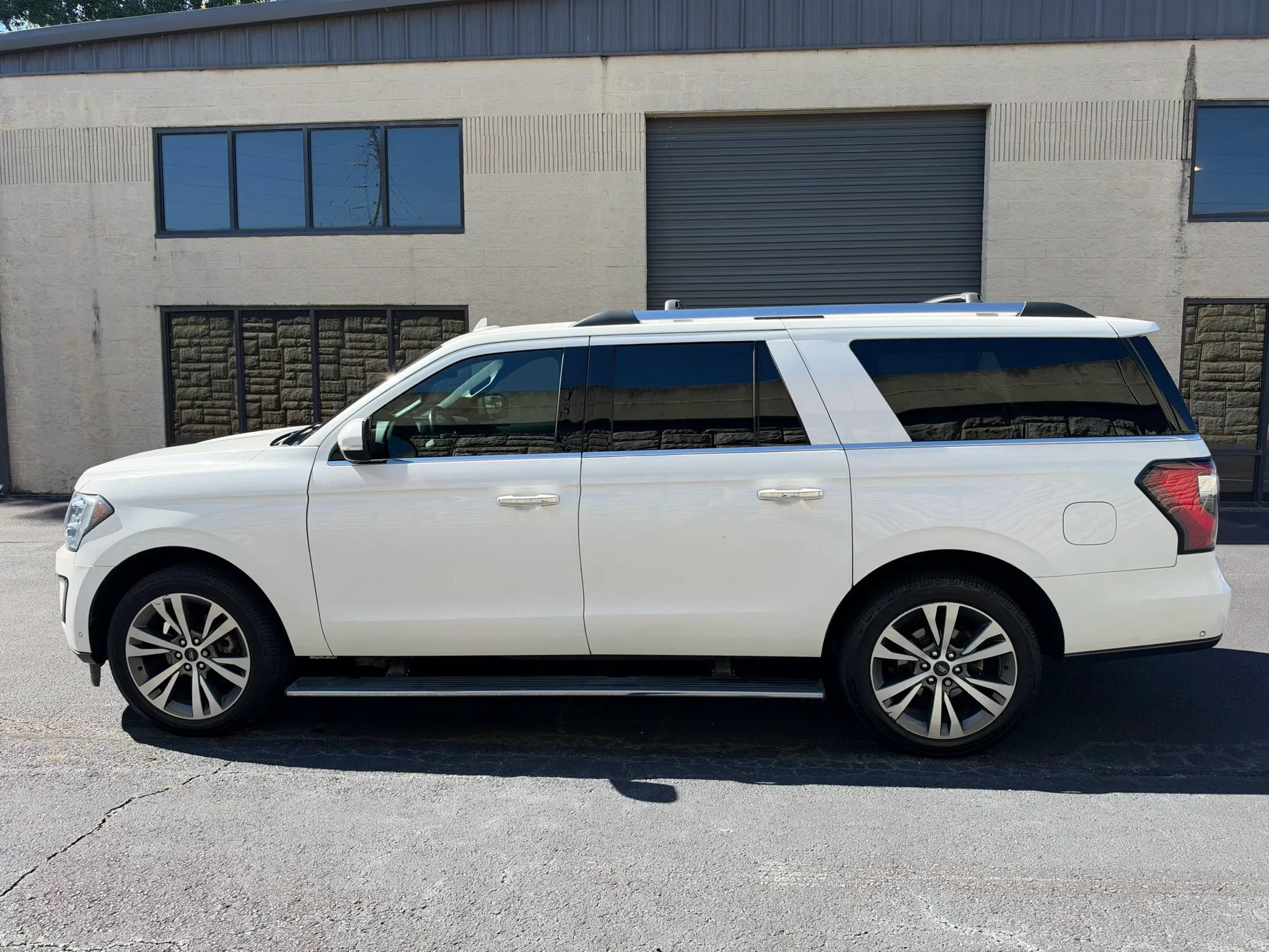 Used 2020 Ford Expedition Max Limited w/ Equipment Group 302A RWD image 3