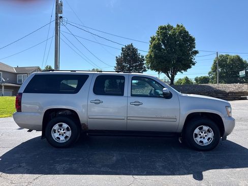 Used 2008 Chevrolet Suburban LT w/ LT Preferred Equipment Group AWD/4WD image 5