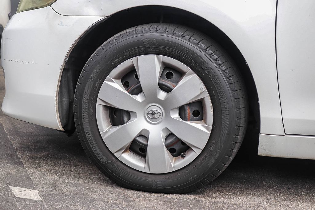 Used 2010 Toyota Camry FWD image 9