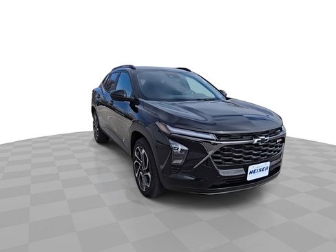 Certified 2025 Chevrolet Trax RS w/ Sunroof Package image 2