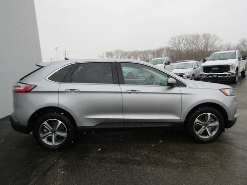 Used 2024 Ford Edge SEL w/ Convenience Package image 8