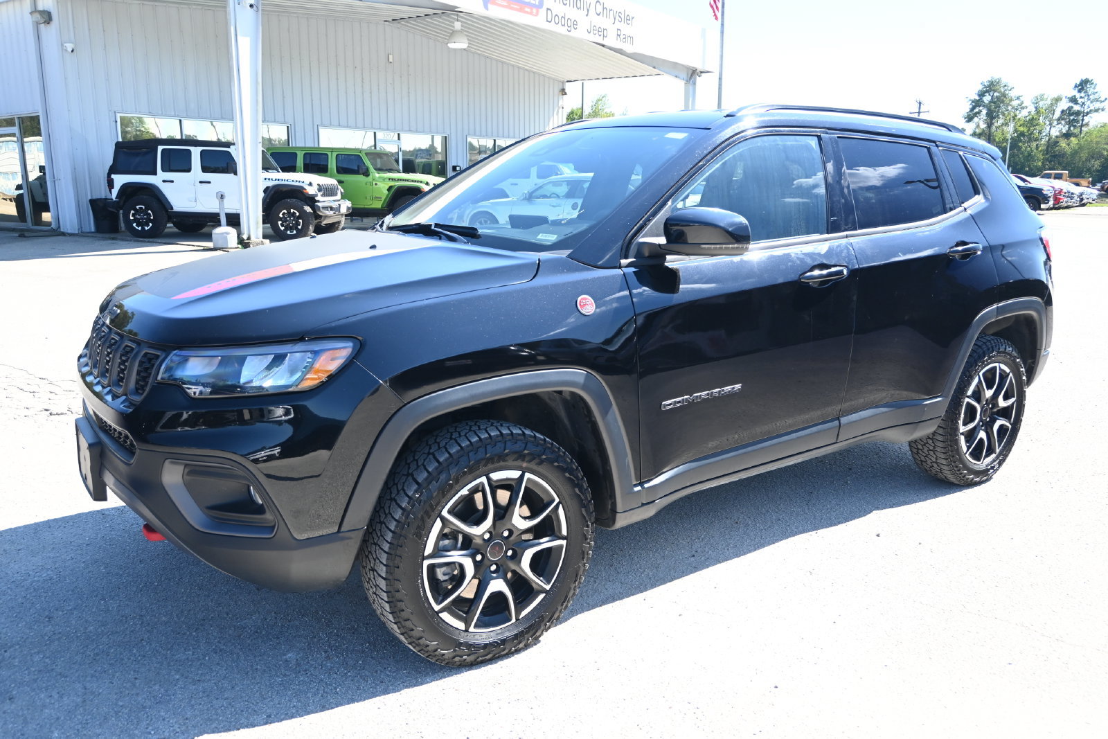 Used 2025 Jeep Compass Trailhawk AWD/4WD image 5
