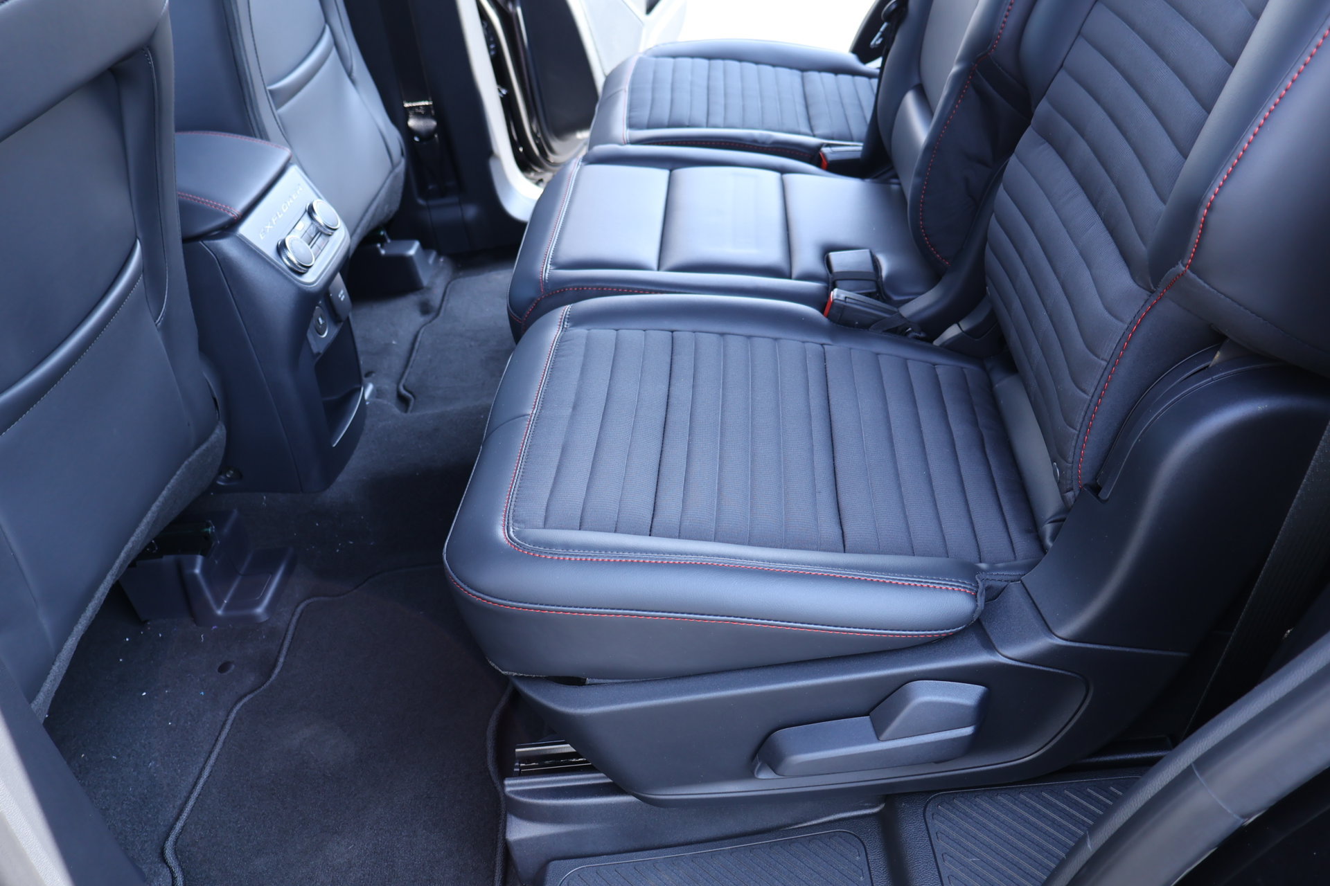 New 2026 Ford Explorer ST-Line w/ ST-Line Street Pack AWD/4WD image 13