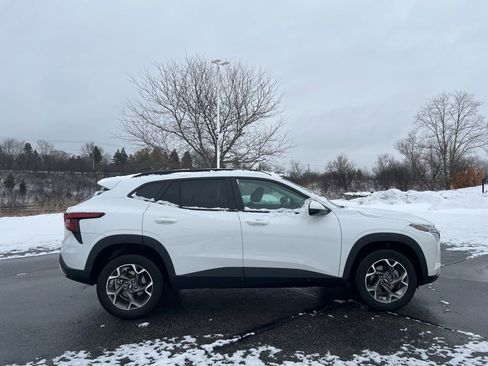 Used 2025 Chevrolet Trax LT image 3