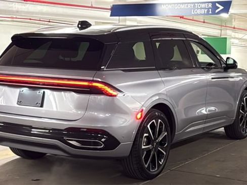 Used 2024 Lincoln Nautilus Reserve w/ Equipment Group 203A image 4