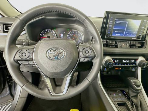Used 2020 Toyota RAV4 XLE Premium image 11