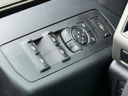 Used 2022 Ford F250 Lariat w/ Black Appearance Package AWD/4WD image 31