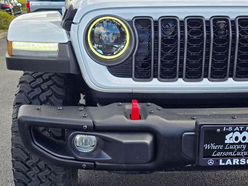 Used 2024 Jeep Gladiator Rubicon AWD/4WD image 32