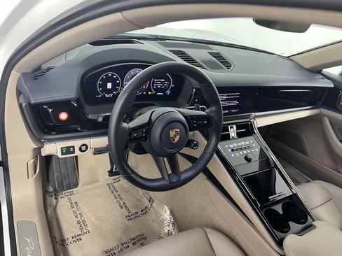 Certified 2025 Porsche Panamera image 4