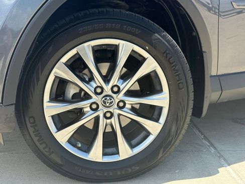 Used 2018 Toyota RAV4 Limited FWD image 2