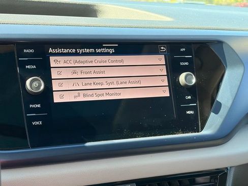 Used 2022 Volkswagen Taos SE FWD image 17