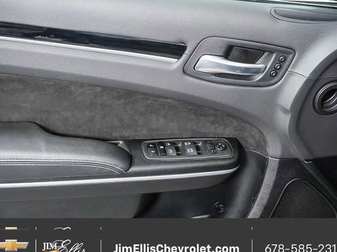 Used 2023 Chrysler 300 C image 7