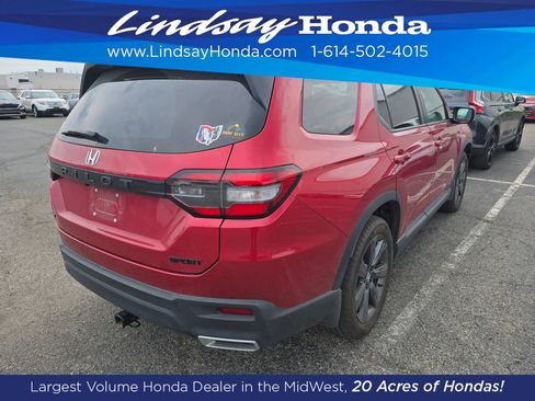 Used 2025 Honda Pilot Sport image 3