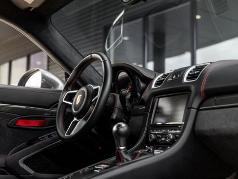 Certified 2016 Porsche Cayman GT4 RWD image 46