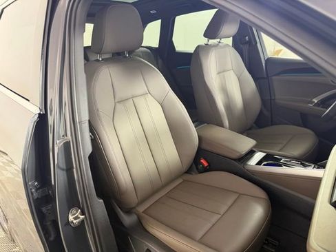 Used 2025 Audi Q5 Premium w/ Convenience Package image 24