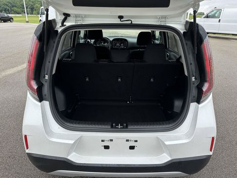 Used 2025 Kia Soul LX w/ LX Technology Package FWD image 6