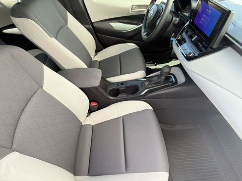 Used 2024 Toyota Corolla LE image 31