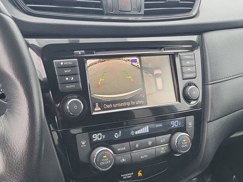 Used 2018 Nissan Rogue SV w/ Premium Package image 14