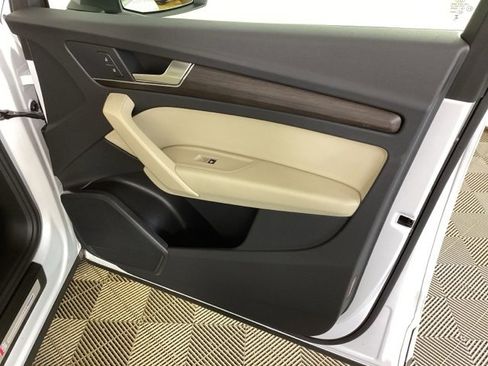 Used 2023 Audi Q5 2.0T Premium w/ Convenience Package image 21