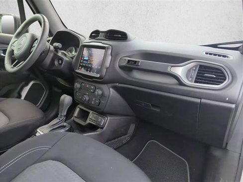Used 2021 Jeep Renegade Latitude image 23