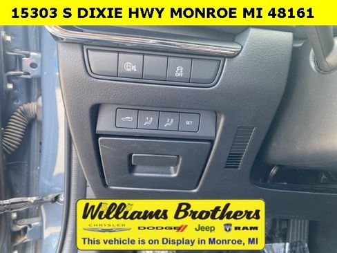 Used 2024 MAZDA MAZDA3 s image 17