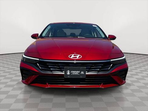 Used 2025 Hyundai Elantra Limited w/ Cargo Package FWD image 2