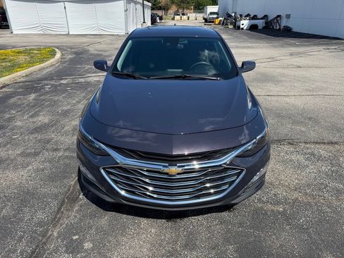 Used 2025 Chevrolet Malibu LT FWD image 2