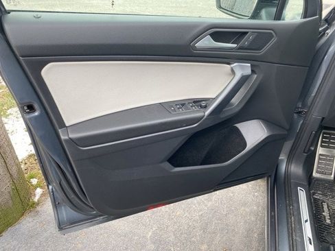 Used 2021 Volkswagen Tiguan SE R-Line image 9