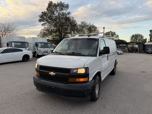Used 2019 Chevrolet Express 2500 w/ Driver Convenience Package image 13