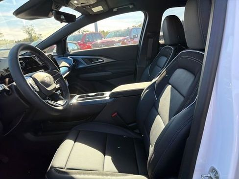 New 2026 Chevrolet Equinox EV LT image 18