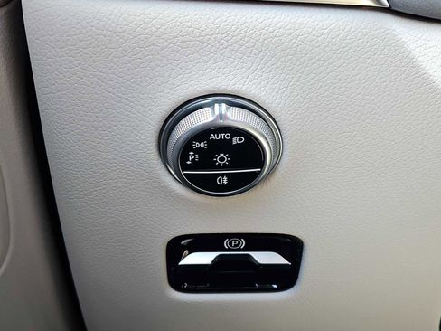 Used 2025 Mercedes-Benz GLC 300 4MATIC image 19