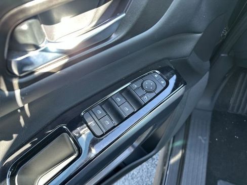 Used 2023 Nissan Pathfinder SL AWD/4WD image 17